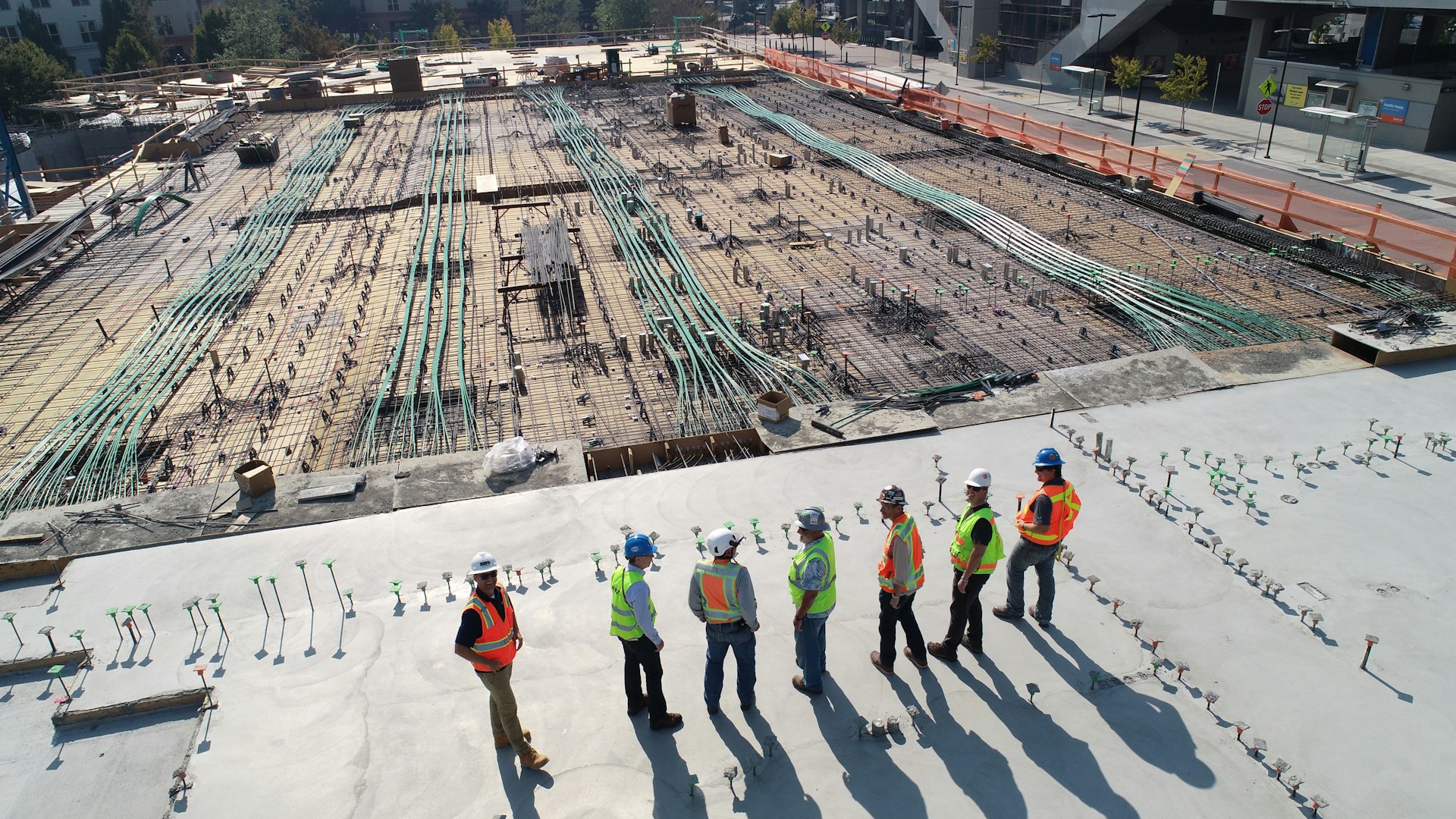 Baustelle mit Stahlkonstruktion